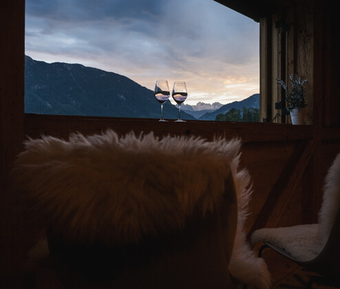 Schmiedgut narzissenbett loft chalet romantik offene lodgia abendlicht dachsteinlick – Narzissenbett, Schmiedgut Bad Aussee