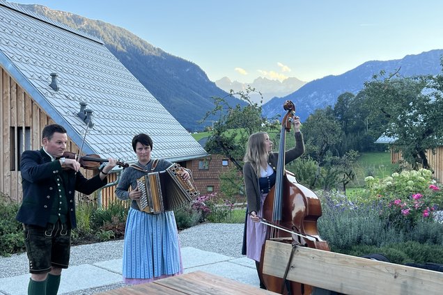 Schmiedgut garten musiktrio dachsteinblick – Urlaubsinspiration, Schmiedgut Bad Aussee