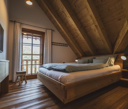 Schmiedgut dirndlpracht schlafzimmer 3 bett – Dirndlpracht, Schmiedgut Bad Aussee