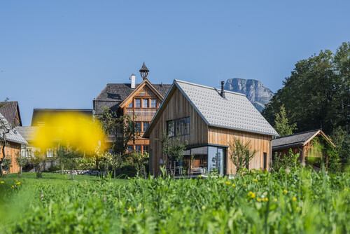 Schmiedgut waldundwiese modernes ferienhaus design chalet salzkammergut – Gartenlandschaft, Schmiedgut Bad Aussee
