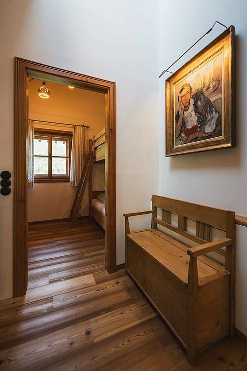 Schmiedgut dirndlpracht obergeschoss flur einblick schlafzimmer 4 – Sommer, Schmiedgut Bad Aussee