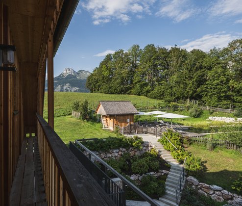 Schmiedgut dirndlpracht balkon aussicht ostseitig – Dirndlpracht, Schmiedgut Bad Aussee