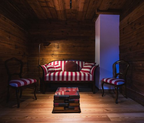 Schmiedgut dirndlpracht arbeitszimmer sitzecke – Dirndlpracht, Schmiedgut Bad Aussee