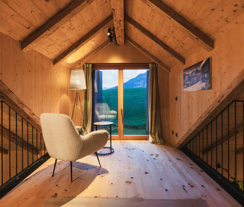 Schmiedgut narzissenbett loft chalet schlafbereich galerie sitzecke ausblick scheune – Narzissenbett, Schmiedgut Bad Aussee