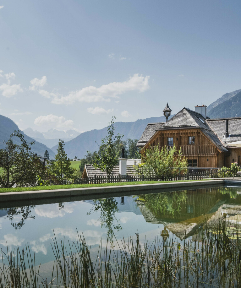Naturschwimmteich und sonnendeck in sommersonne schmiedgut – Yoga, Schmiedgut Bad Aussee