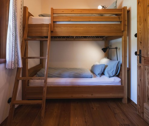 Schmiedgut dirndlpracht schlafzimmer 4 stockbett – Dirndlpracht, Schmiedgut Bad Aussee