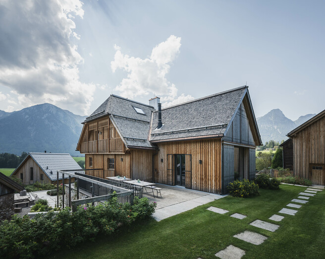 Schmiedgut dirndlpracht aussenansicht gartenseite privatterrasse – Startseite, Schmiedgut Bad Aussee