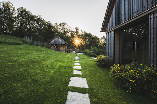Schmiedgut bad aussee rasen wegsteine kontemplation – Gartenlandschaft, Schmiedgut Bad Aussee