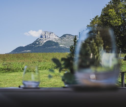 Schmiedgut dirndlpracht terrasse boardmeeting mit weitsicht – Dirndlpracht, Schmiedgut Bad Aussee