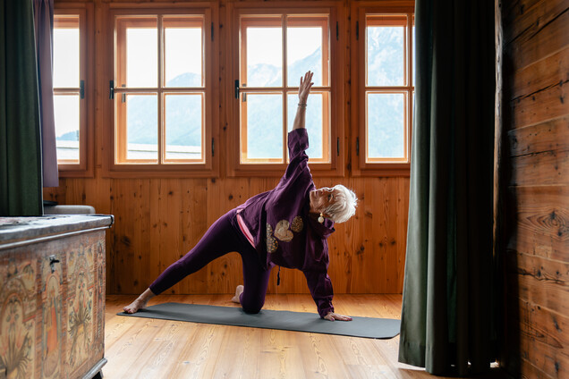 Yoga einheit dirndlpracht schmiedgut bad aussee – Urlaubsinspiration, Schmiedgut Bad Aussee
